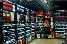 木藝架展覽展柜的設(shè)計(jì)與上門(mén)安裝全攻略